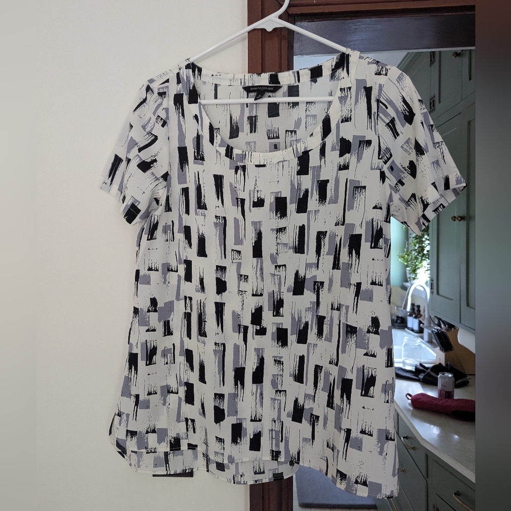 Banana Republic - Abstract Black and White Women's Top - Size Small